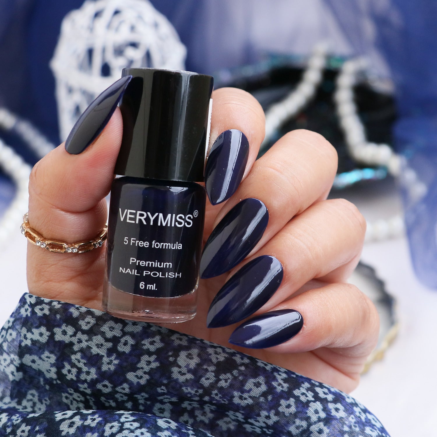 5 hacks to give your glossy nail polish a perfect matte finish